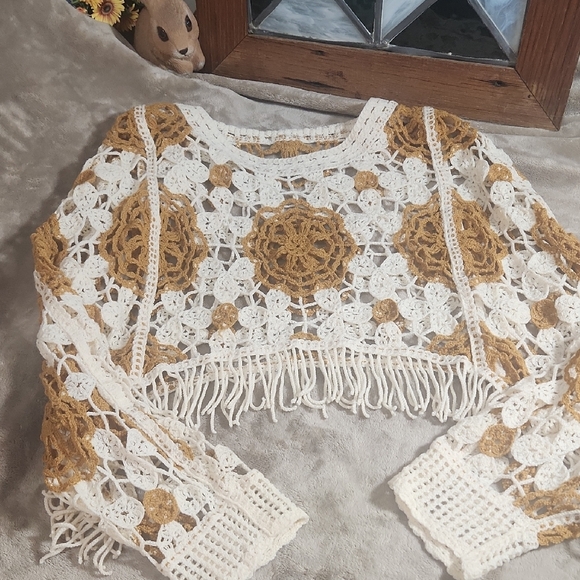 Crochet Floral Fringe Sawl Sweater - Picture 6 of 6